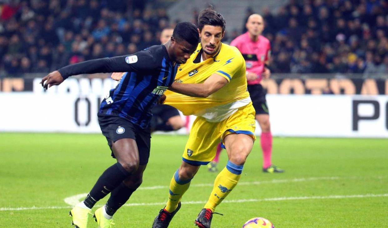 连续三轮意甲国际米兰遭遇四次误判,关键比赛手球未判引发争议 连续三轮意甲国际米兰遭遇四次误判,关键比赛手球未判引发争议